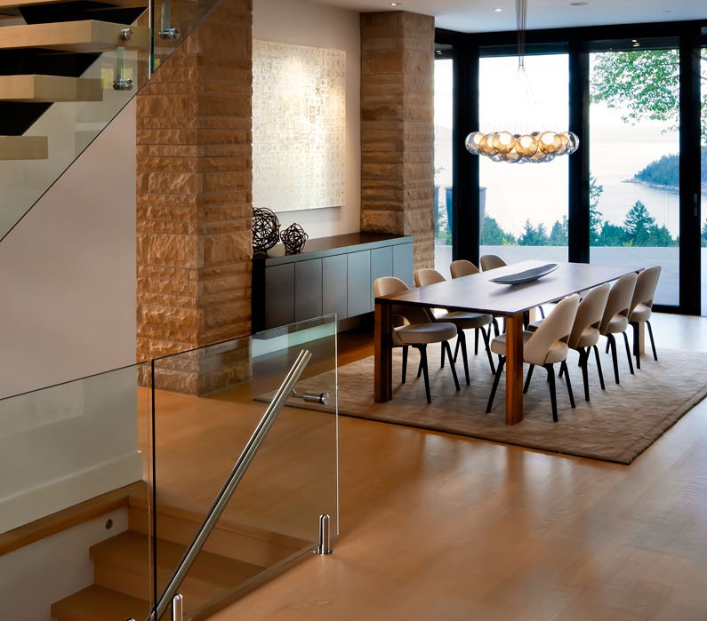 Blue and gold squiggle lines that move.